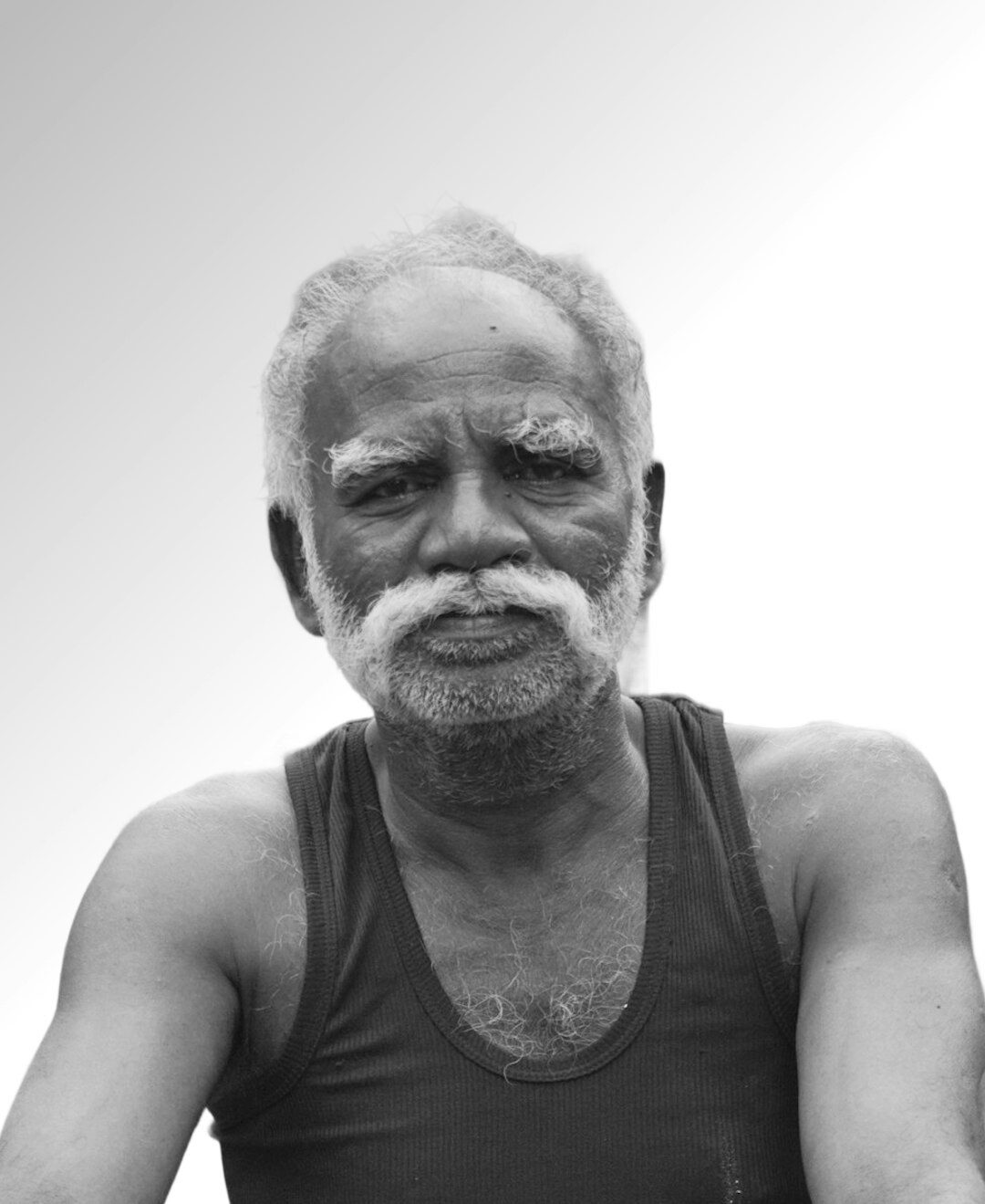 Retrato de um homem brasileiro de meia idade com barba curta